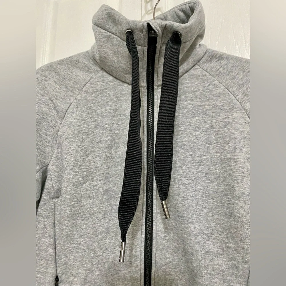 Lululemon Lined Full Zip Up Athletic Jacket Size 8 Adjustable Waist Phone Pocket - Picture 2 of 6
